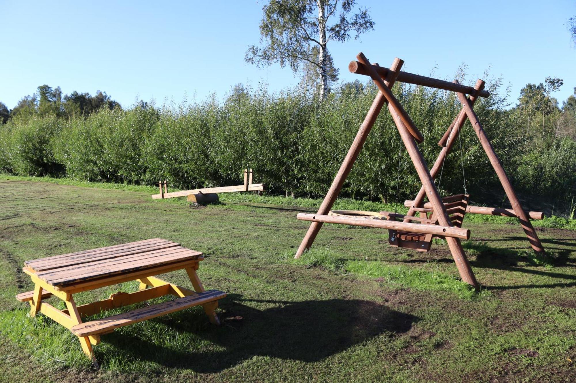 Kundzini Otel Bīriņi Dış mekan fotoğraf