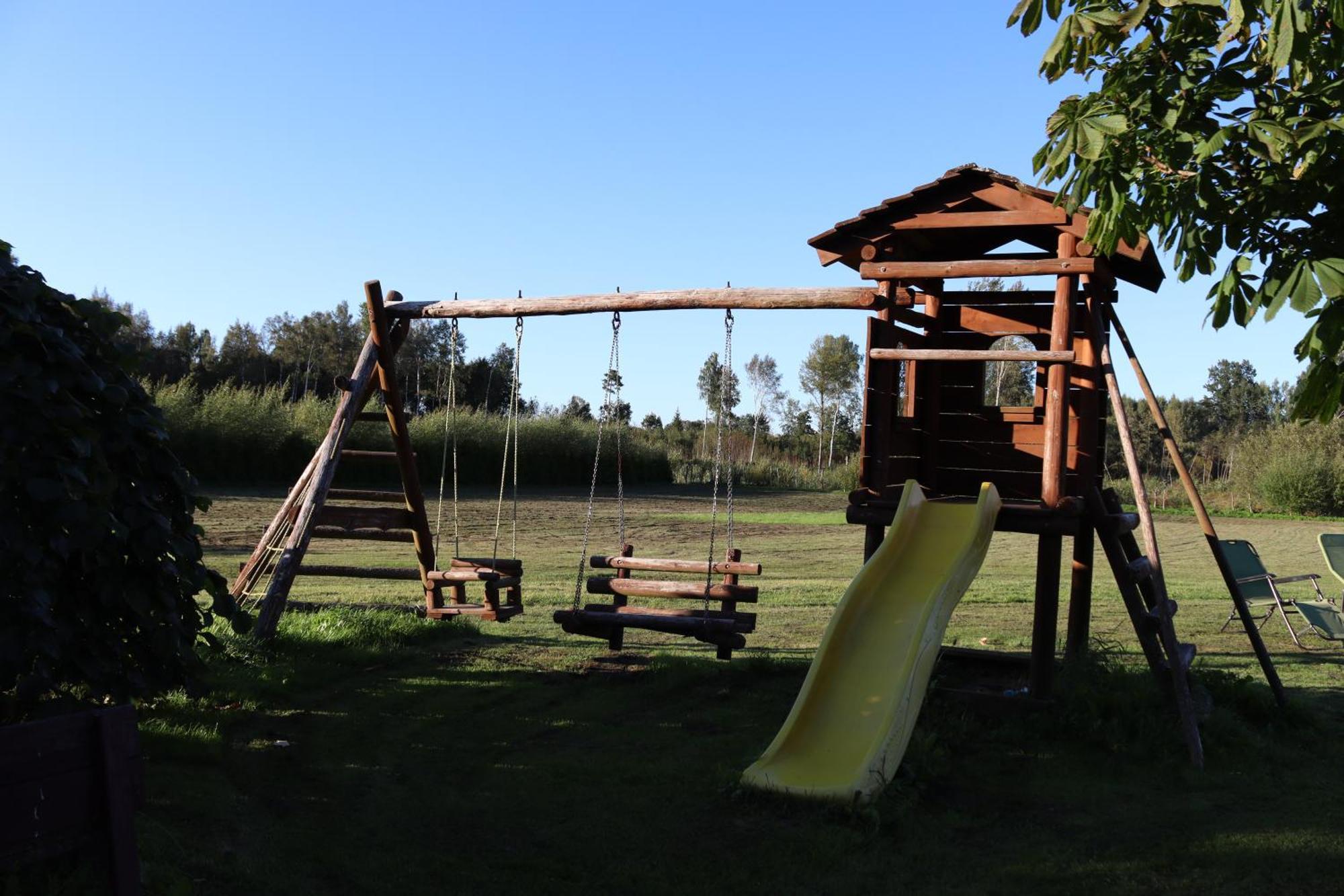 Kundzini Otel Bīriņi Dış mekan fotoğraf