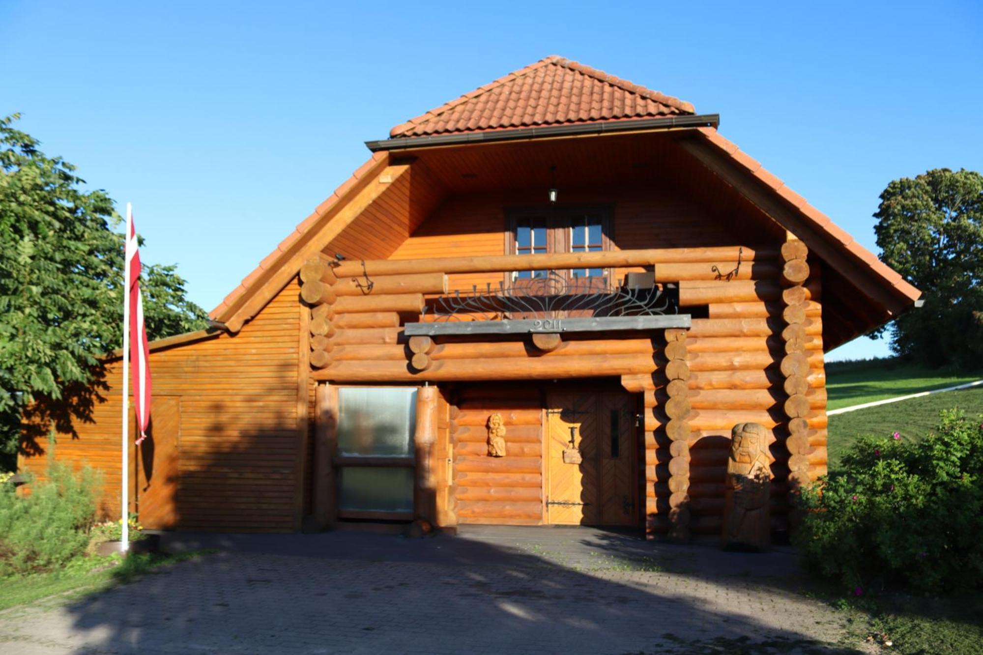 Kundzini Otel Bīriņi Dış mekan fotoğraf