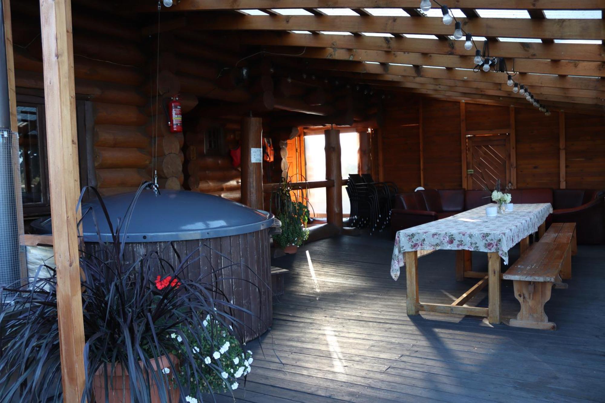 Kundzini Otel Bīriņi Dış mekan fotoğraf