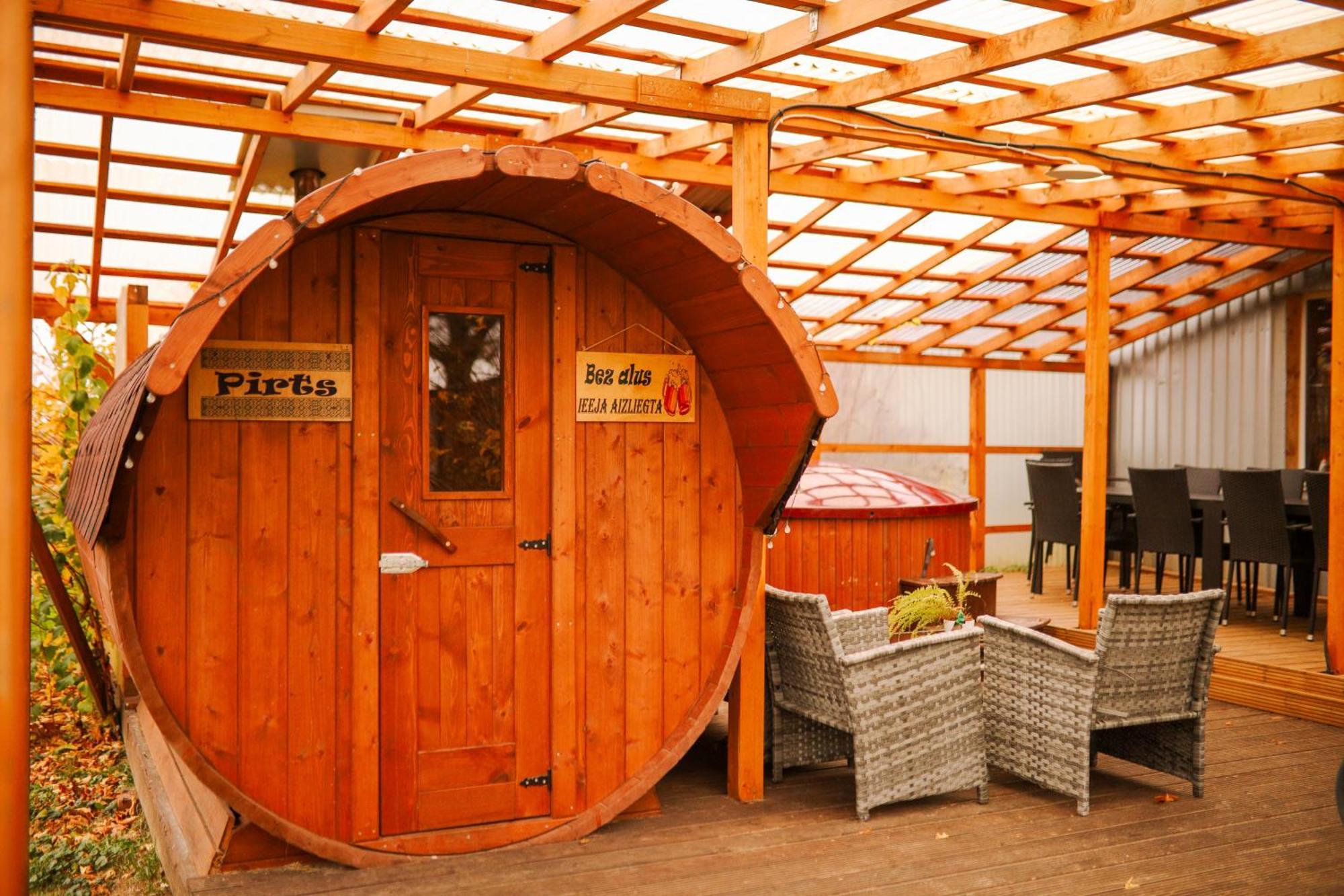 Kundzini Otel Bīriņi Dış mekan fotoğraf