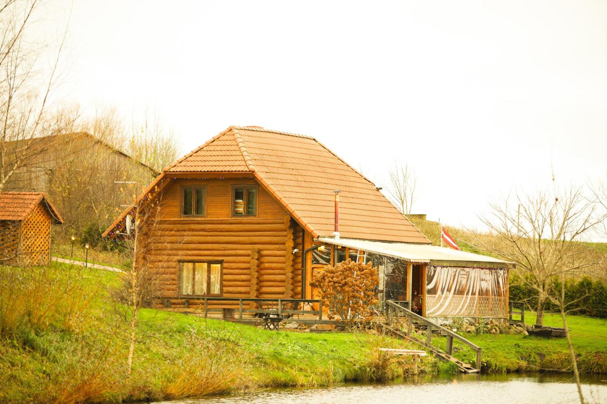 Kundzini Otel Bīriņi Dış mekan fotoğraf