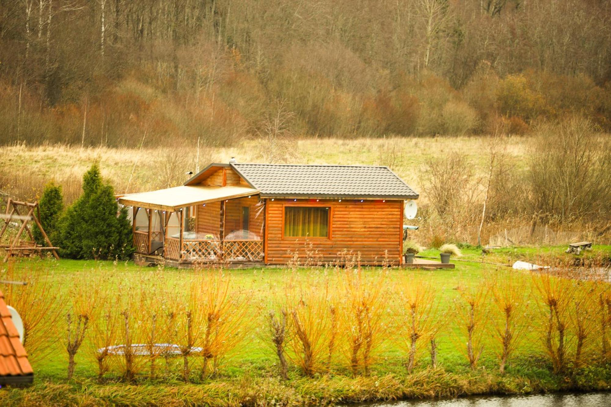 Kundzini Otel Bīriņi Dış mekan fotoğraf