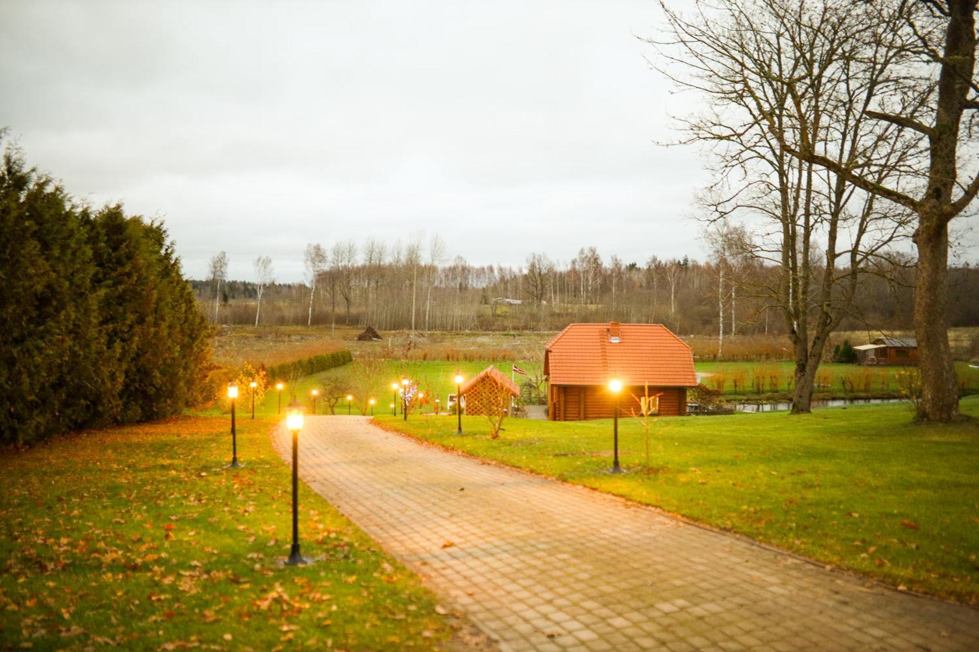 Kundzini Otel Bīriņi Dış mekan fotoğraf